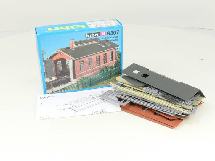 Schaal H0 Kibri 9307 locloods #2372 (H0 (1:87), Gebouw), Hobby en Vrije tijd, Modeltreinen | H0, Brug, Tunnel of Gebouw, Zo goed als nieuw