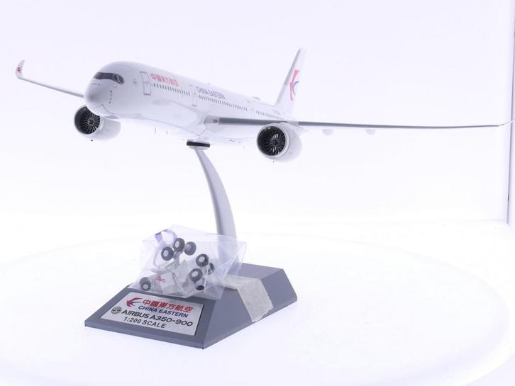 Schaal 1:200  JC Wings LH2477 China Eastern Airlines Airb..., Hobby en Vrije tijd, Modelbouw | Vliegtuigen en Helikopters, Zo goed als nieuw