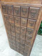 Kast op een standaard - Hout