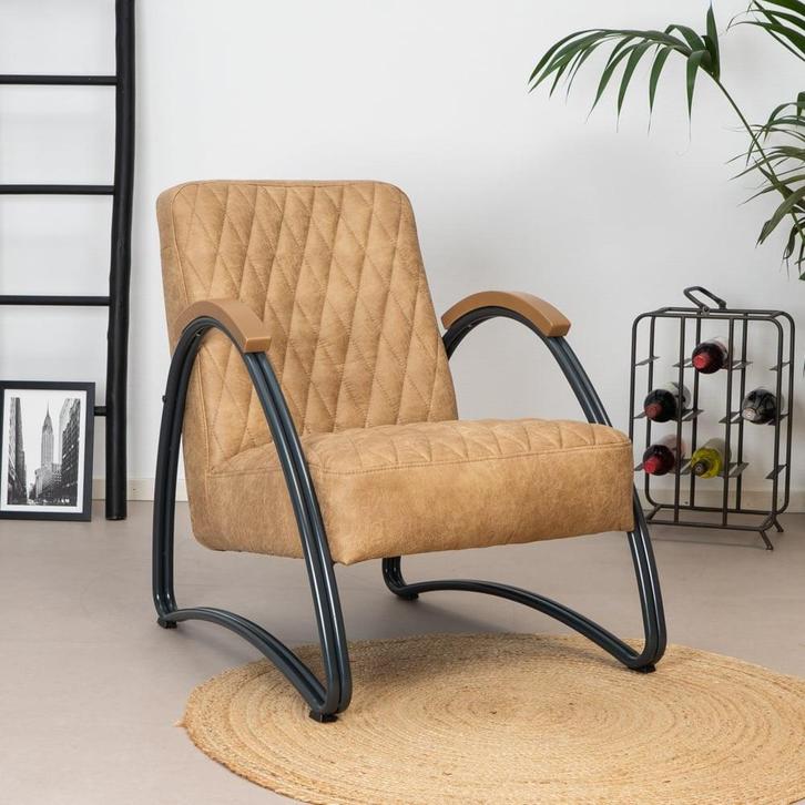 40% Korting: Industriële fauteuil Ivy eco-leer beige, Huis en Inrichting, Fauteuils, Zo goed als nieuw, Leer, Ophalen