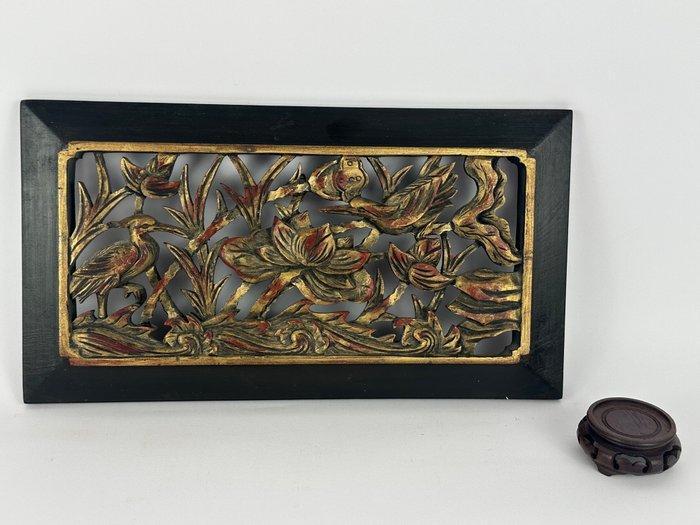 Decoratief ornament - China - Een houten houtsnijpaneel, Antiek en Kunst, Antiek | Overige Antiek