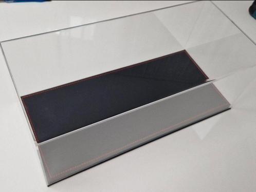 Luxe grote showcase plexiglas lederen ondergrond Nu€ 99,95, Hobby en Vrije tijd, Modelauto's | 1:5 tot 1:12, Nieuw, Verzenden