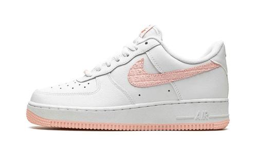 Nike Air Force 1 Low VD Valentines Day (2022) - maat 38, Kleding | Dames, Schoenen, Sneakers of Gympen, Nieuw, Verzenden