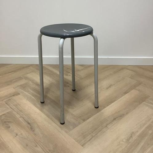 Tweedehands Eromes schoolkruk, zithoogte 57cm, licht  grijs,, Huis en Inrichting, Barkrukken, Gebruikt, Ophalen of Verzenden