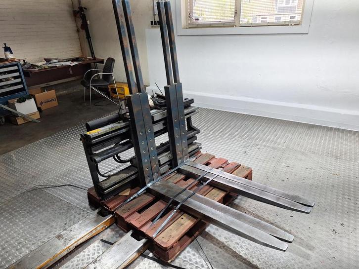 Kaup Vorkenversteller Dubbel, Zakelijke goederen, Machines en Bouw | Heftrucks en Intern transport, Verzenden