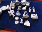 Delfts porselein - Miniatuur figuur (24) - Porselein