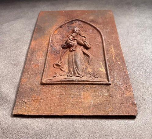 Antieke religieuze reliëf haardplaat van Maria met kind - 20, Antiek en Kunst, Antiek | Boeken en Bijbels