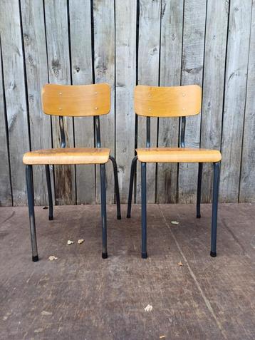 Vintage Toupie stapelstoel –Industriële vormen (23 stuks) beschikbaar voor biedingen