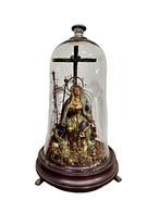 Religieuze sculptuur in een glazen stolp - Onze-Lieve-Vrouw