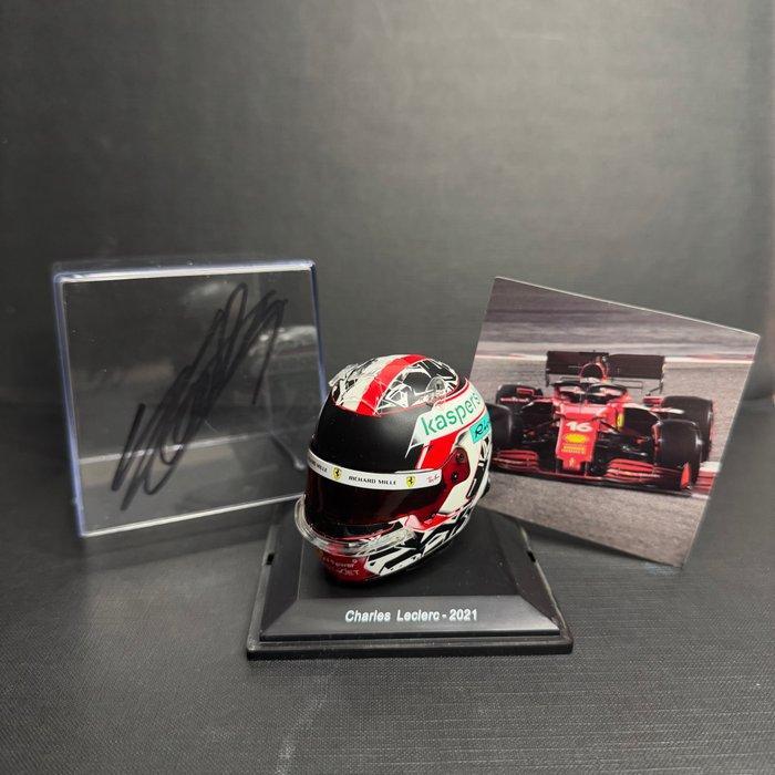 Ferrari - Season 2021 - Charles Leclerc - Schaal 1/5 helm, Verzamelen, Automerken, Motoren en Formule 1