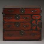 Yonezawa ishô’dansu (kast met lades) - Hout, Metaal, ijzer,