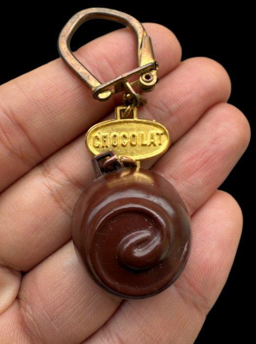 Vreemde sleutelhanger van hars in de vorm van een, Antiek en Kunst, Curiosa en Brocante