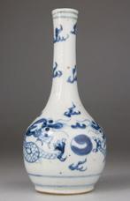 Vaasje en porselein blauw-wit - Draken - Porselein - China -