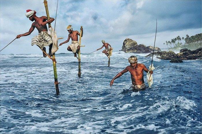 Steve McCurry (1950–) - Fishermen, Sri Lanka 1995, Antiek en Kunst, Kunst | Designobjecten