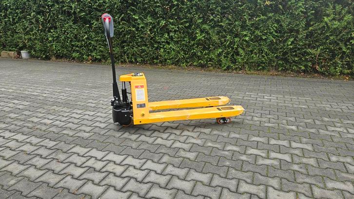 Electrische palletwagen licht gewicht hefvermogen 2000kg., Zakelijke goederen, Machines en Bouw | Heftrucks en Intern transport
