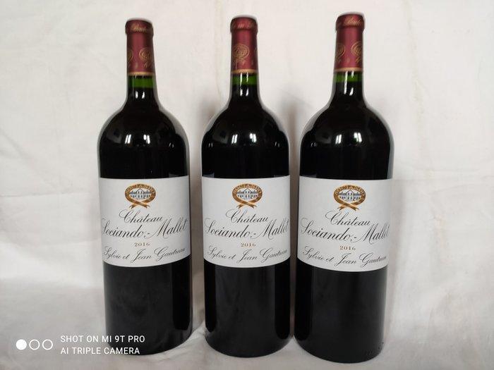 2016 Château Sociando-Mallet - Bordeaux - 3 Magnums (1.5L), Verzamelen, Wijnen