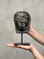 Beeld, NO RESERVE PRICE - Javanese Budha Head on a custom