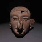 Maya Terracotta Hoofdfiguur. ca. 600 - 900 n.Chr. Hoogte 9,7