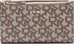 DKNY Bryant Chino Caramel Drukknop Portemonnee - Bruin, Sieraden, Tassen en Uiterlijk, Portemonnees, Verzenden, Nieuw