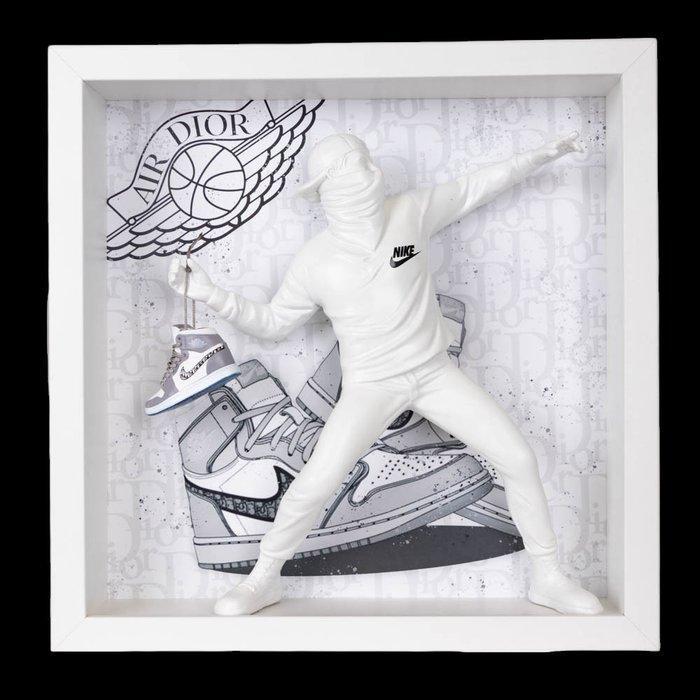 SKE - Banksy X DIOR Air Jordan, Antiek en Kunst, Kunst | Designobjecten