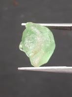 Natural Green Peridot - 7.563 ct - rough gemstone - for face, Sieraden, Tassen en Uiterlijk, Edelstenen, Nieuw