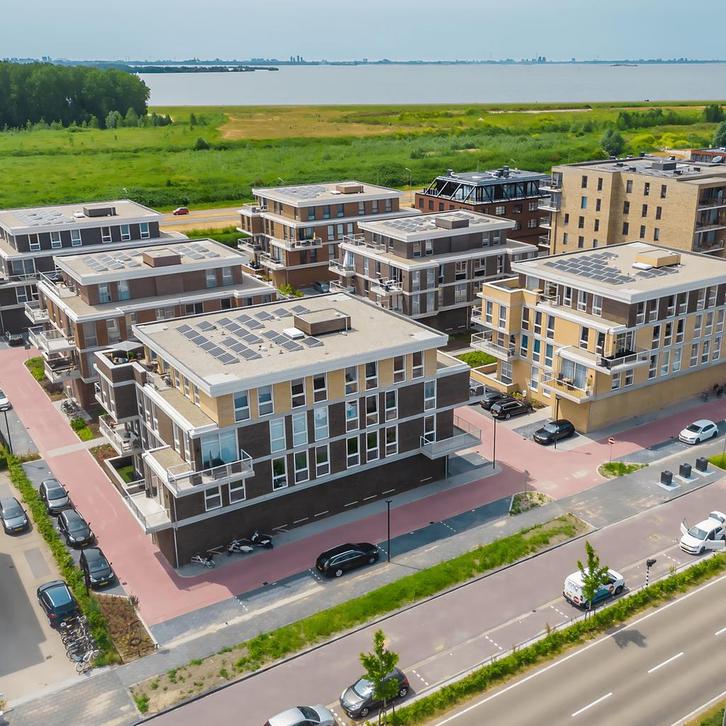 Ruim appartement met luxe keuken, badkamer en parkeerplaats, Huizen en Kamers, Huizen te huur, Direct bij eigenaar, Almere, Appartement