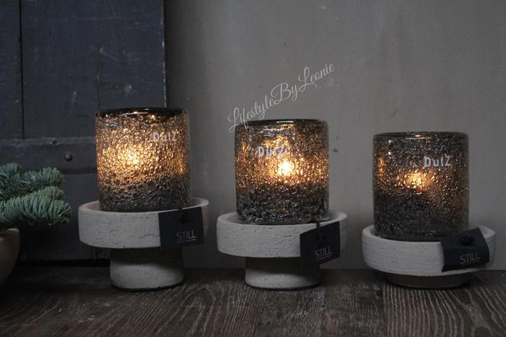 STILL poer op voet Taupe 8 cm, Huis en Inrichting, Woonaccessoires | Kandelaars en Kaarsen, Nieuw, Ophalen of Verzenden
