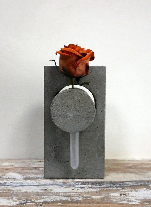 mh worker - Eenbloemige vaas - beton, Antiek en Kunst, Antiek | Meubels | Stoelen en Banken