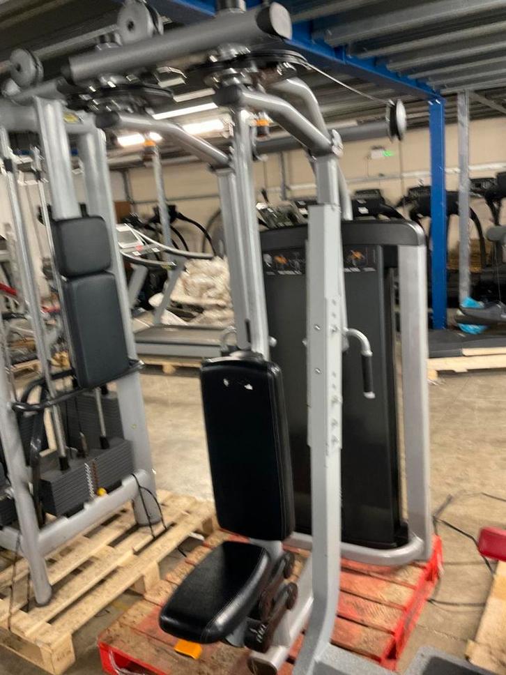 Life Fitness Insignia Fly / Rear Delt - Silver, Sport en Fitness, Fitnessapparatuur, Gebruikt