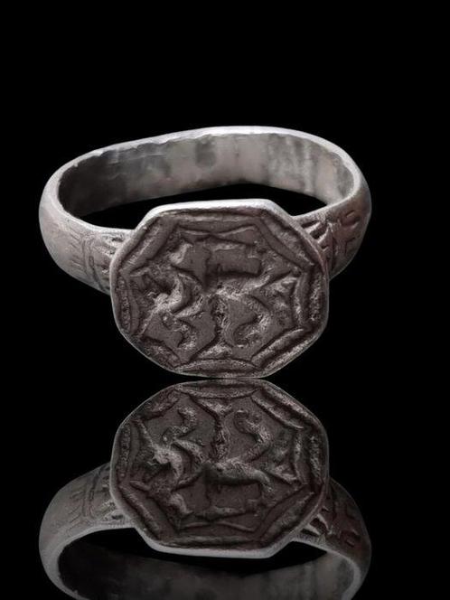 Viking periode Rare Silver Dubbel Fafnir Seal Ring (Zonder, Antiek en Kunst, Antiek | Overige Antiek