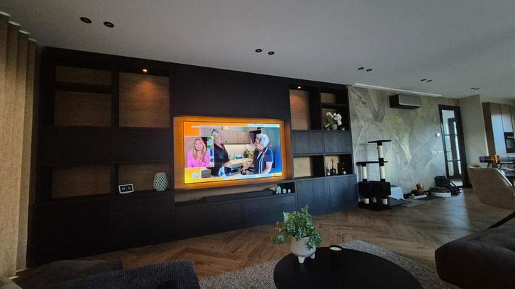 Kast Trevor Exclusieve Cinewall wandkast massief eiken, Huis en Inrichting, Kasten | Boekenkasten, 25 tot 50 cm, Met lade(s), Met deur(en)