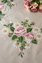 Tafelkleed (13) - 315 cm - 170 cm - Handgeborduurd, Antiek en Kunst, Antiek | Kleden en Textiel