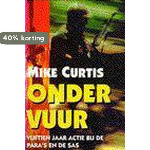 Onder vuur 9789022523742 Mike Curtis, Boeken, Romans, Gelezen, Verzenden
