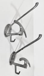 GRA - Kapstok - Aluminium - Twee vintage jassenhangers uit