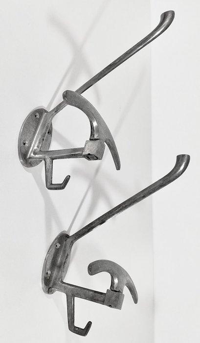 GRA - Kapstok - Aluminium - Twee vintage jassenhangers uit, Antiek en Kunst, Kunst | Designobjecten