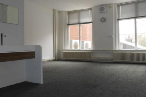 Studio Oude Delft in Delft, Huizen en Kamers, Kamers te huur, 20 tot 35 m², Delft