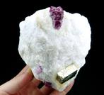 Robijn met pyriet in marmer Mogok, Myanmar - Hoogte: 12.5 cm, Verzamelen, Mineralen en Fossielen