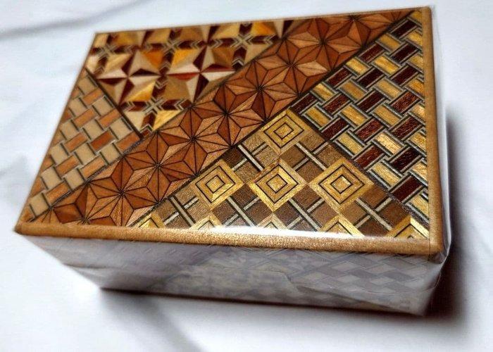 Japan - Speelgoed Hakone Yosegi 14-Step Secret Puzzle Box, Antiek en Kunst, Antiek | Overige Antiek