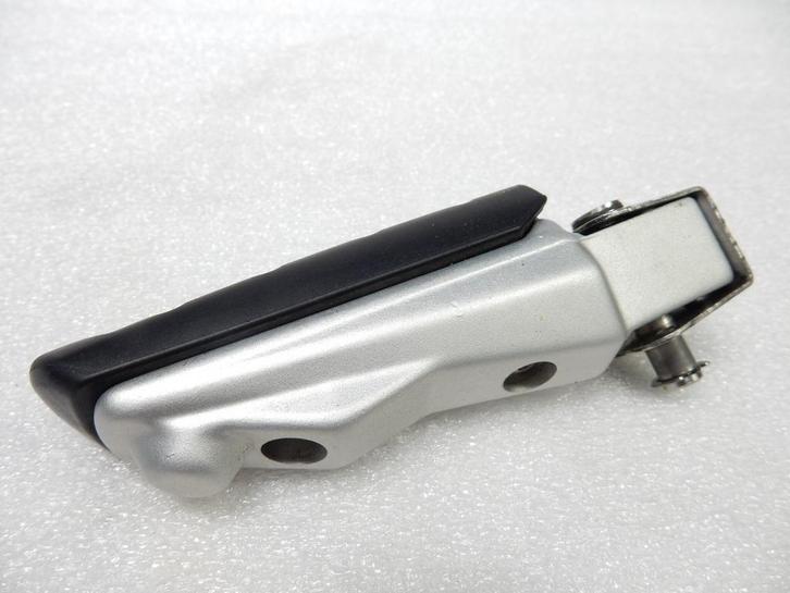 BMW F 900 R Voetsteun rechts met rubber achter / 46717728904, Motoren, Onderdelen | BMW, Ophalen of Verzenden