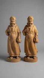 Beeld, Coppia di sculture in legno intagliato “Frate