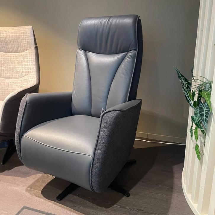 Lerira Sta-Op Fauteuil - Elektrisch, Verwarming En Massage -, Huis en Inrichting, Fauteuils, Nieuw, 50 tot 75 cm, Leer, Ophalen of Verzenden