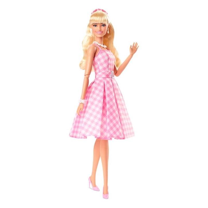 (Pre-order) Barbie The Movie Doll Barbie in Pink Gingham..., Kinderen en Baby's, Speelgoed | Poppen, Zo goed als nieuw, Verzenden