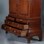 Dubbel gebogen kabinet in prachtige oude kleur 18e eeuws No8, Antiek en Kunst, Antiek | Meubels | Kasten, Ophalen of Verzenden