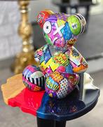 Patryk Konrad - Pop art holographic bear sculpture