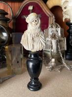 Beeldje, Buste memento mori représente Léonard de Vinci - 17