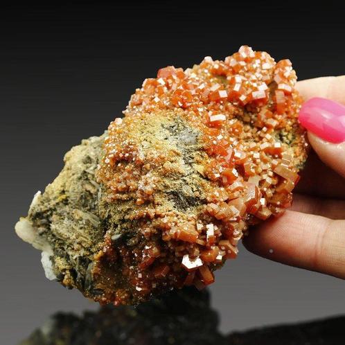 XXL Perfect! VANADINE Hart op Baryt, Buitengewoon Exemplaar, Verzamelen, Mineralen en Fossielen
