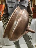 Werktuig - Een grote, antieke decanteer trechter, ook bekend