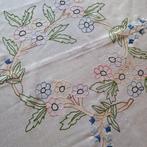 Tafelkleed - 170 cm - 150 cm - Handgeborduurde nappe, Antiek en Kunst