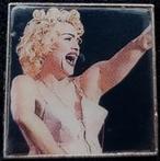 Madonna pin 25x25 mm.