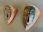 Twee maskers van keramiek uit Accolay, art brut, jaren 60 -
